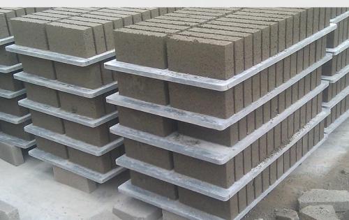 the pallets for producted the solid brick