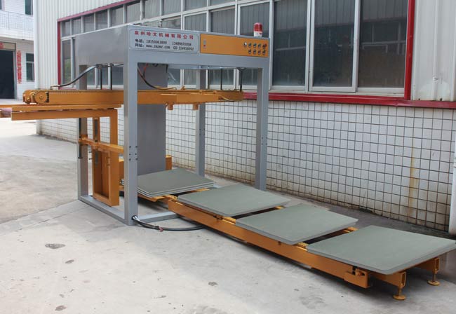 Automatic pallets loading machine